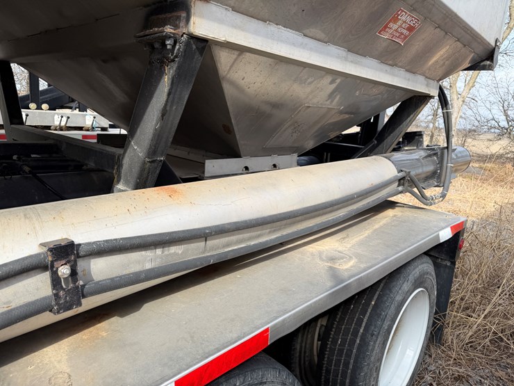 #40961-•-2011-magnolia-/-adams-t/a-fertilizer-tender-trailer-image-24