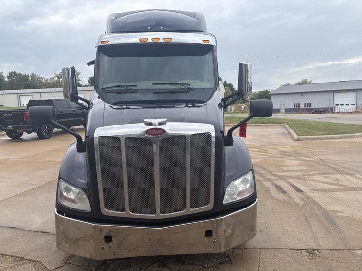 2019-peterbilt-579-image-6