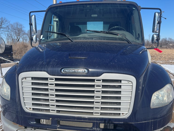 #2294-•-2013-freightliner-m2-flatbed-truck-image-9