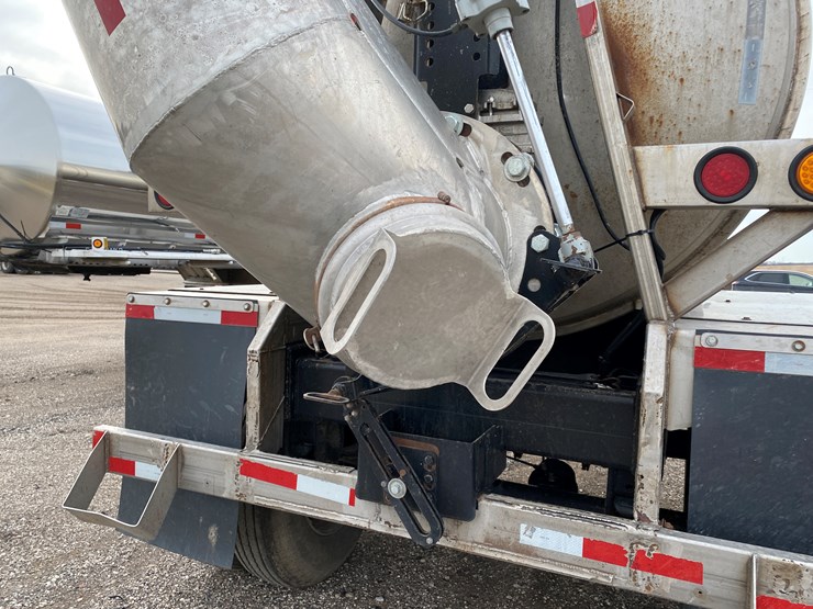 #500-•-2012-northern-8,500-gallon-semi-manure-tanker-(has-wi-title)-(waupun,-wi)-image-33