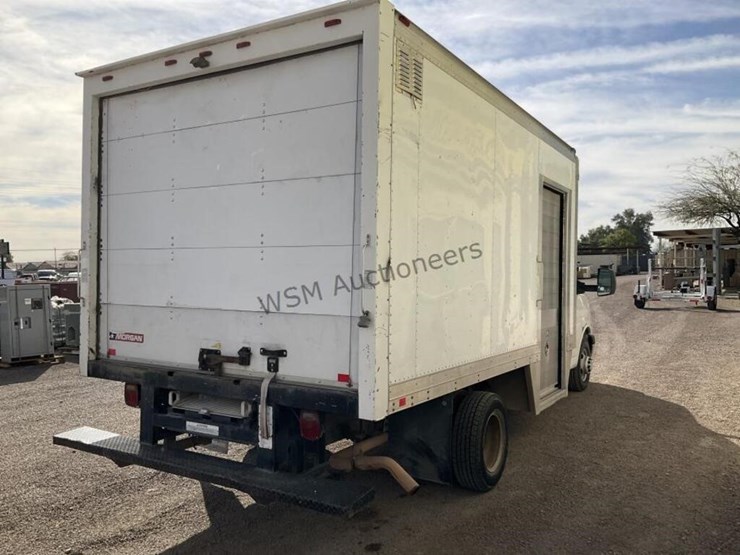 2011-chevrolet-express-4500-image-5