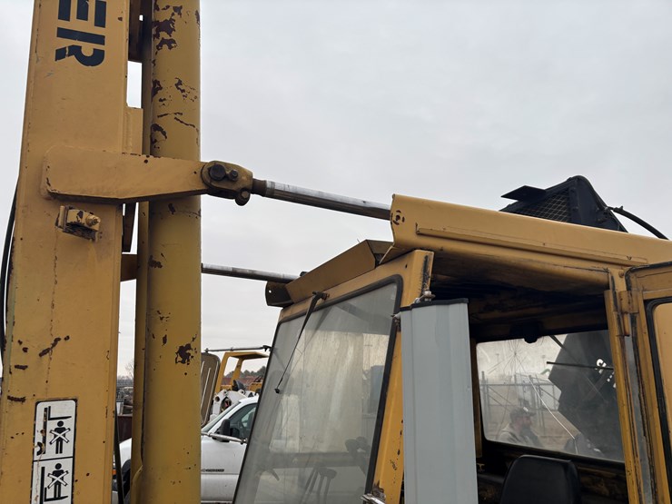 #2302-•-hyster-275-forklift-image-56