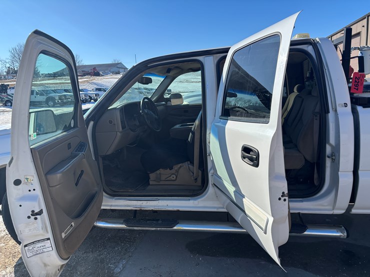 2005-chevrolet-2500-image-52