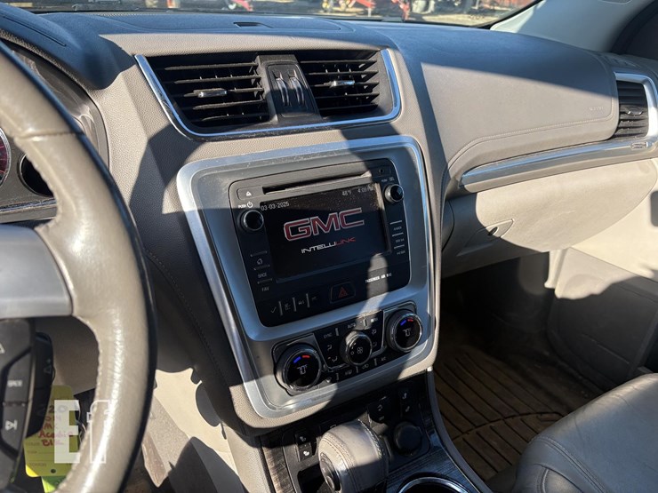 2014-gmc-acadia-image-15