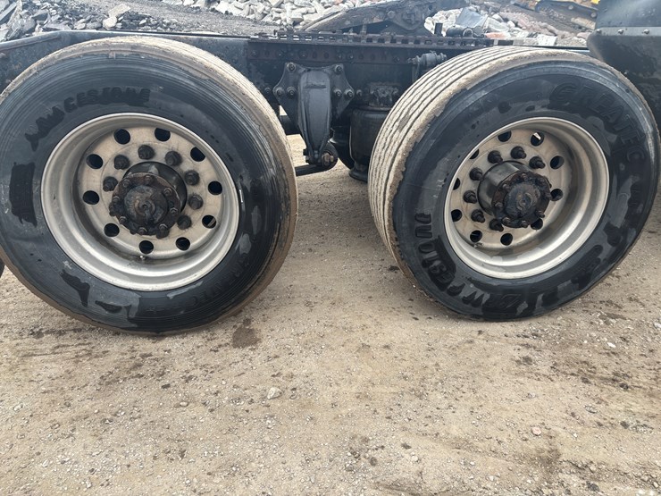 2016-freightliner-cascadia-113-image-80