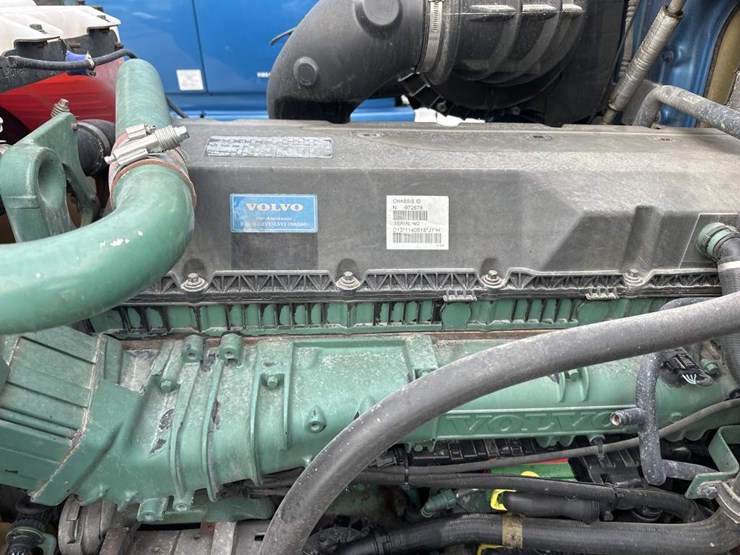 #2231-•-2016-volvo-vnl-sleeper-cab-semi-image-29