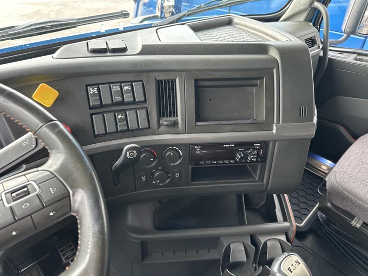 2019-volvo-10-image-46