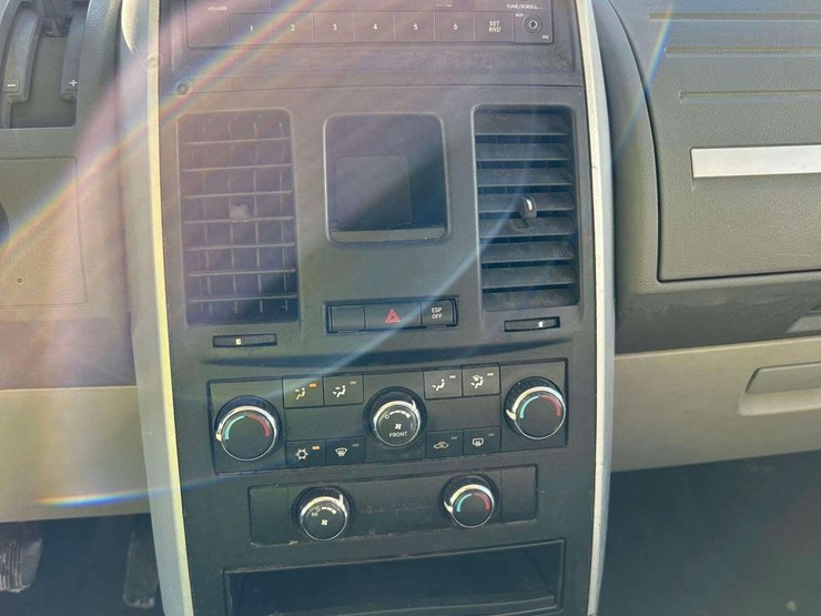 2010-dodge-grand-caravan-image-19