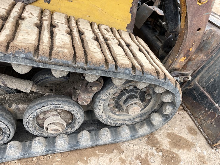 caterpillar-247-image-7