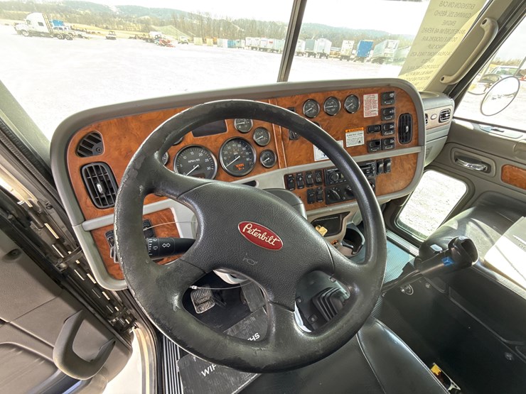 2008-peterbilt-367-image-36