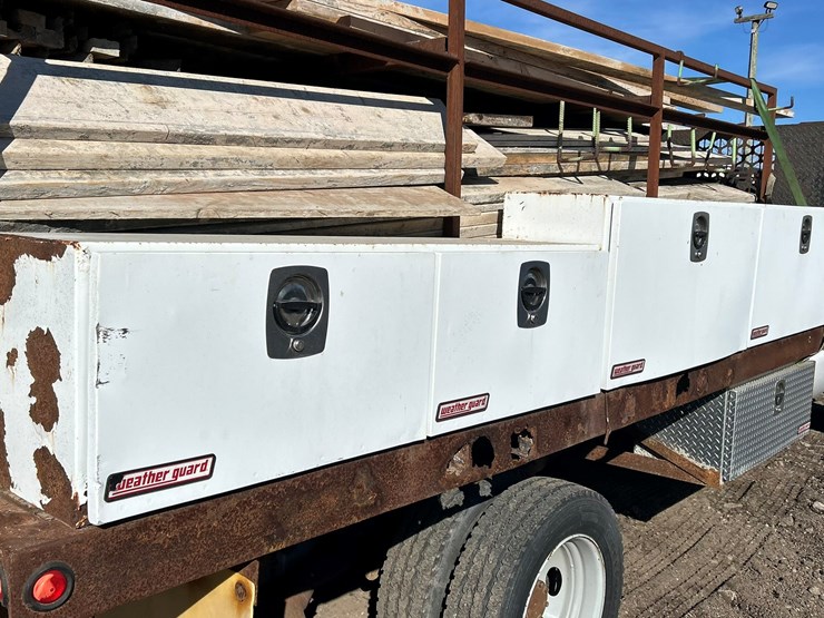 2005-ford-f550-image-18