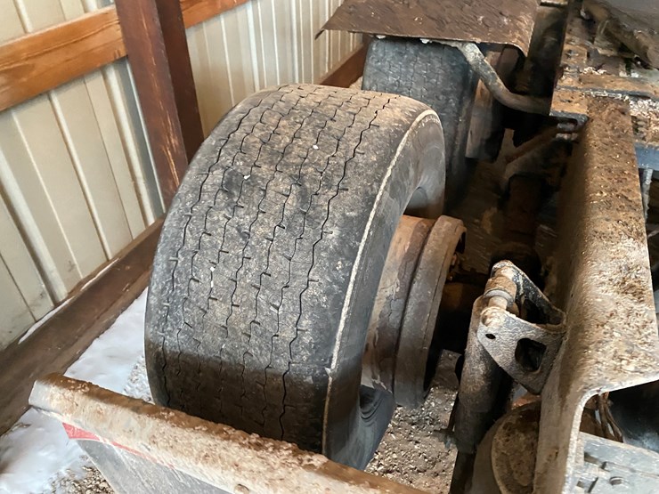 #310-•-2015-volvo-d13-tandem-axle-semi-rolled-over-(has-wi-title)-(algoma,-wi)-image-18