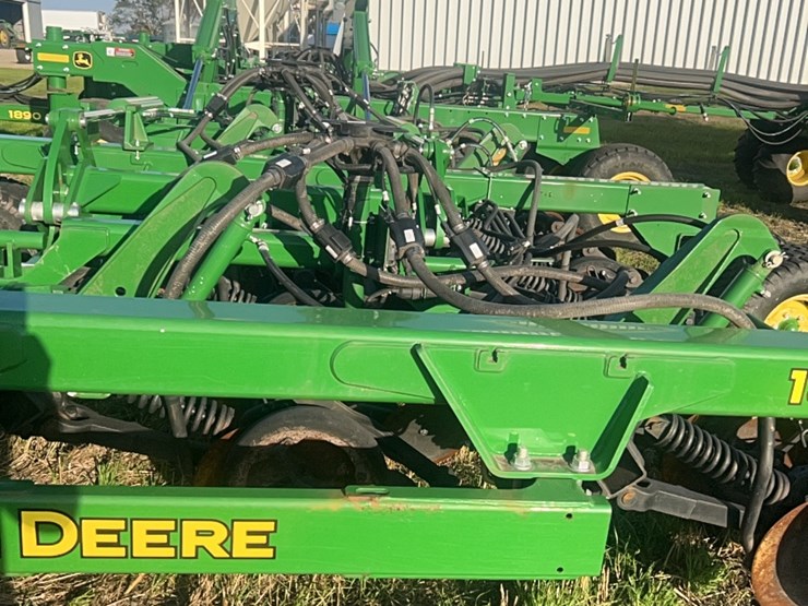 2018-john-deere-1910-image-104