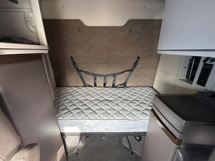 2018-volvo-10-image-51