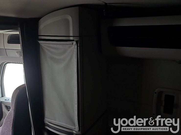 2019-peterbilt-579-image-105