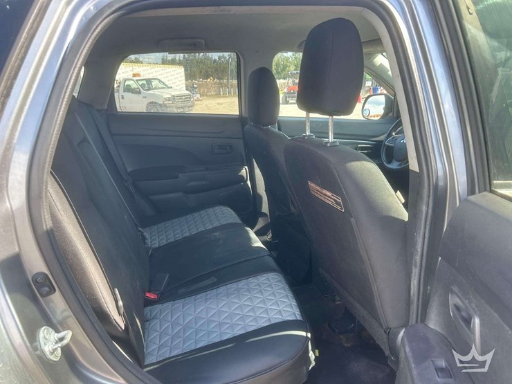 2014-mitsubishi-outlander-image-24