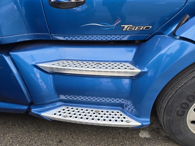 2019-kenworth-t680-image-24