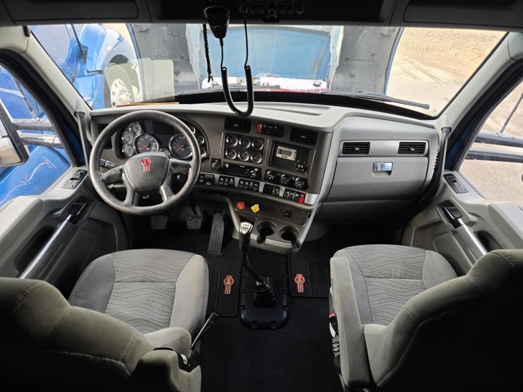 2019-kenworth-t680-image-73