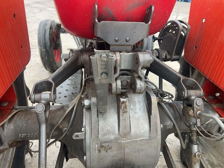 massey-ferguson-135-image-38