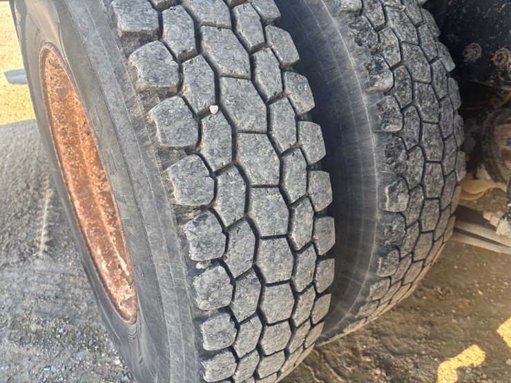 2005-sterling-lt8500-image-80