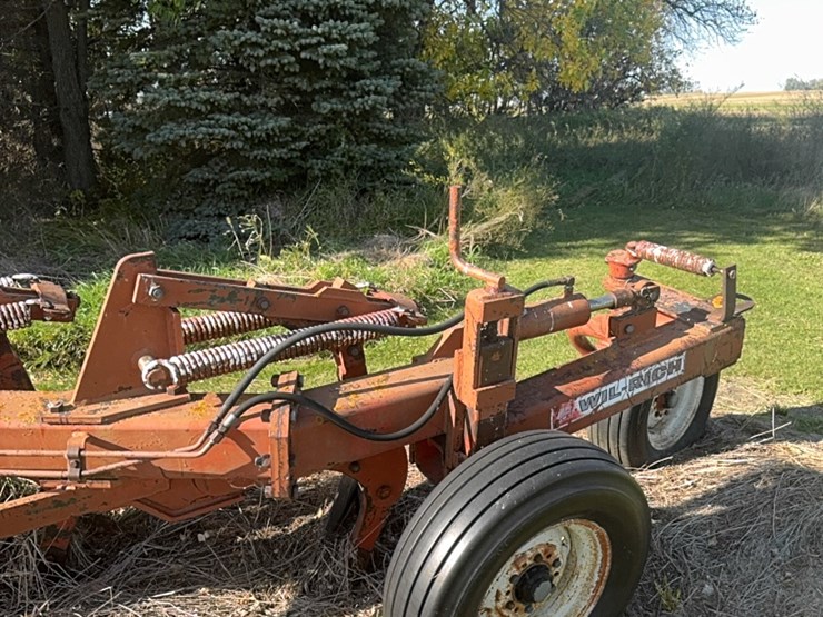 ￼wilrich-eight-bottom-auto-reset-plow,-been-parked-for-a-while,-good-working-unit-when-last-used.-image-7