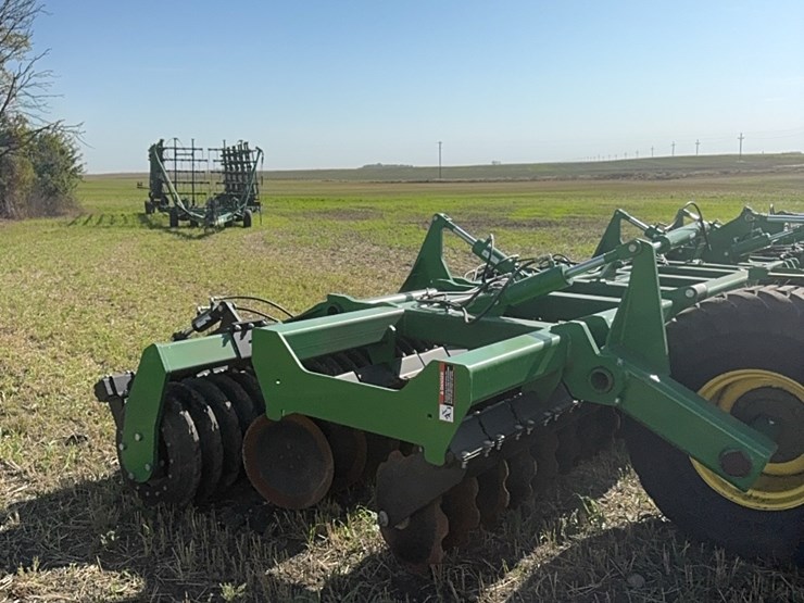 2023-john-deere-h-image-54