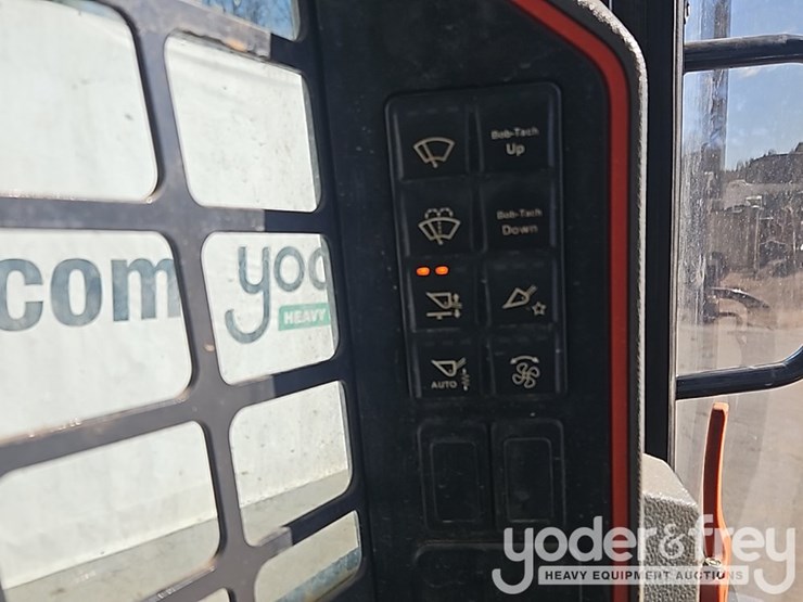 2021-bobcat-t66-image-35