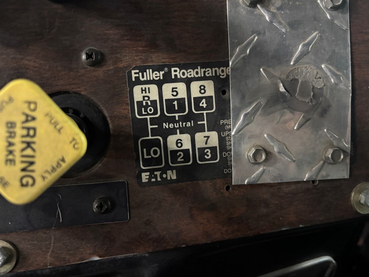 1987-peterbilt-379-image-40