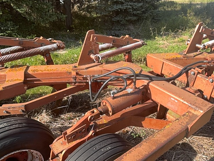 ￼wilrich-eight-bottom-auto-reset-plow,-been-parked-for-a-while,-good-working-unit-when-last-used.-image-12