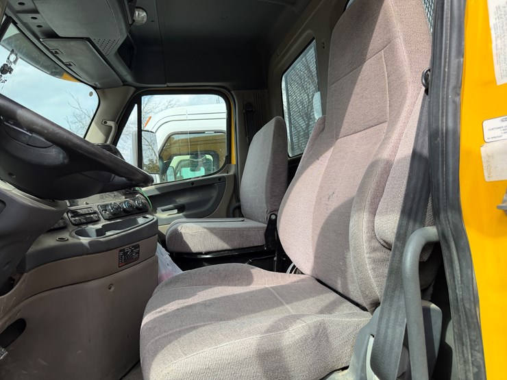 #40954-•-2016-freightliner-t/a-daycab-truck-tractor-3akjgedv4gsgw5933-image-59