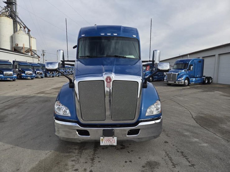 2019-kenworth-t680-image-8