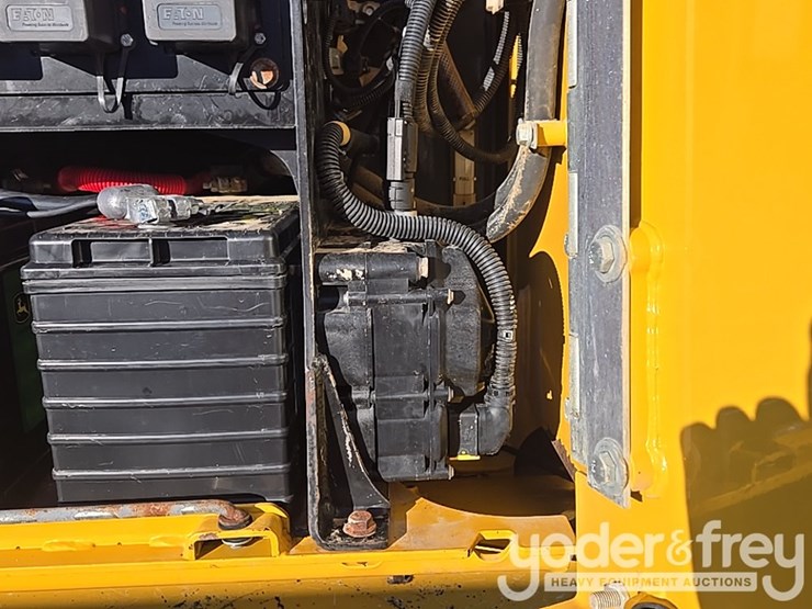 2018-deere-700k-image-76