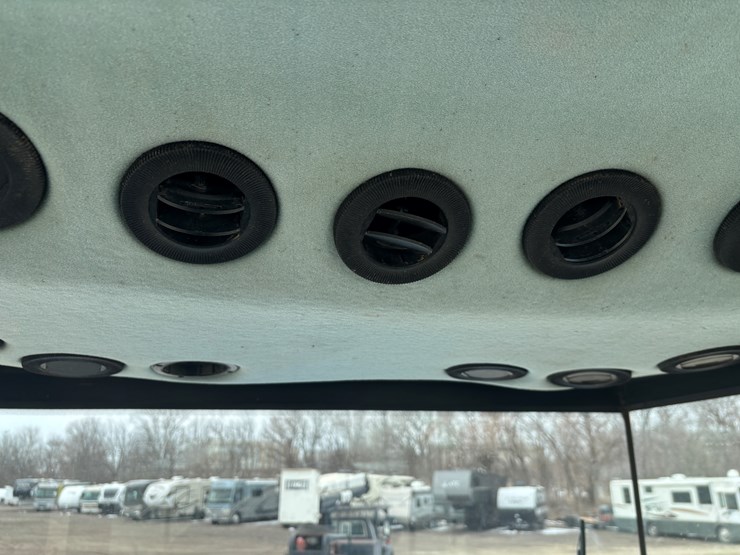 1998-versatile-9682-image-42