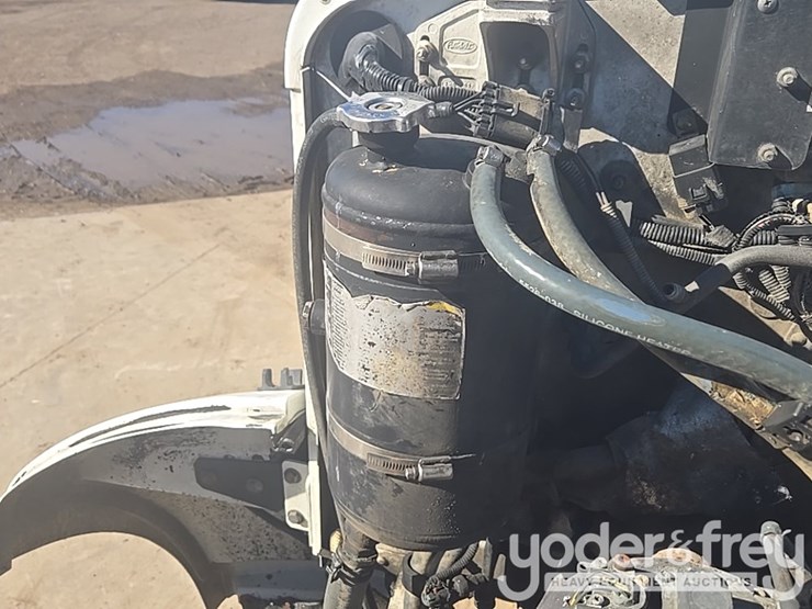 2009-peterbilt-335-image-39