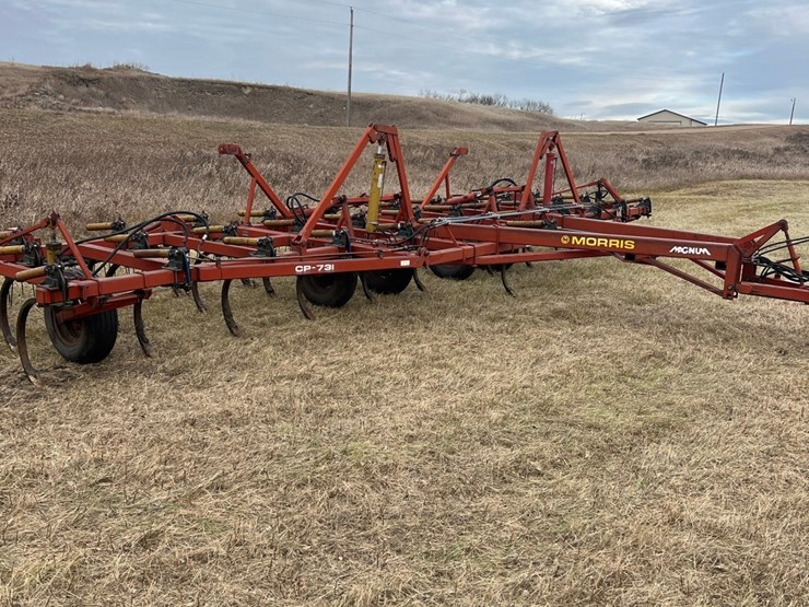 lot-49.-1981-33’-morris-magnum-model-cp-731-chisel-plow-w/3-bar-harrows,-well-maintained-unit,-super-clean-and-straight,-check-photos-image-8