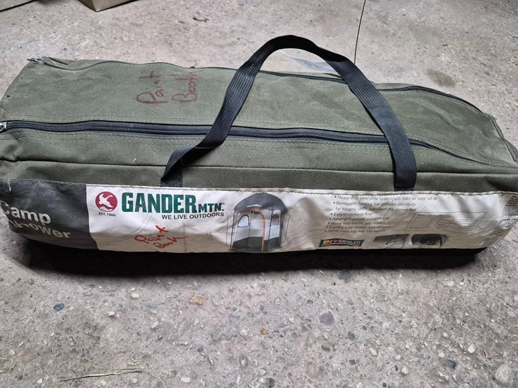 gander-mountain-paint-booth-image-2