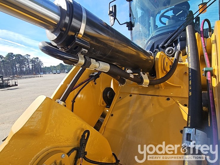 2026-caterpillar-930-image-18