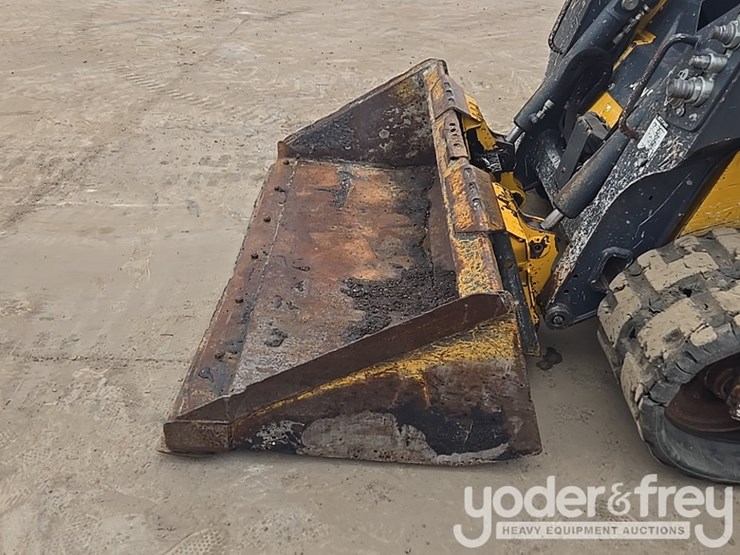 2021-deere-317g-image-25