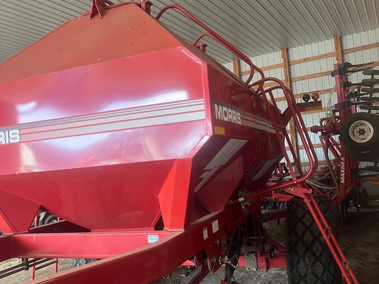 lot-10.-morris-air-seeder,-tow-between-with-10"-eagle-beaks,-new-seed-meter-unit,-pristine-condition,-always-shedded,-highly-maintained,-none-nicer-image-41