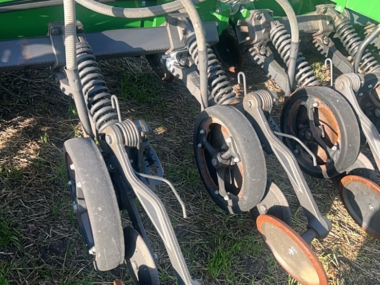 2018-john-deere-1910-image-125