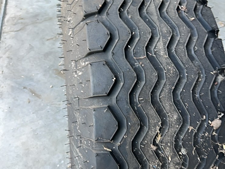 brand-new-john-deere-air-seeder-tire-and-rim,-size-is-140/55/r18-￼-image-10