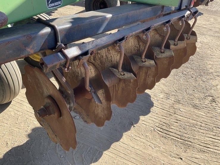 john-deere-32-image-16