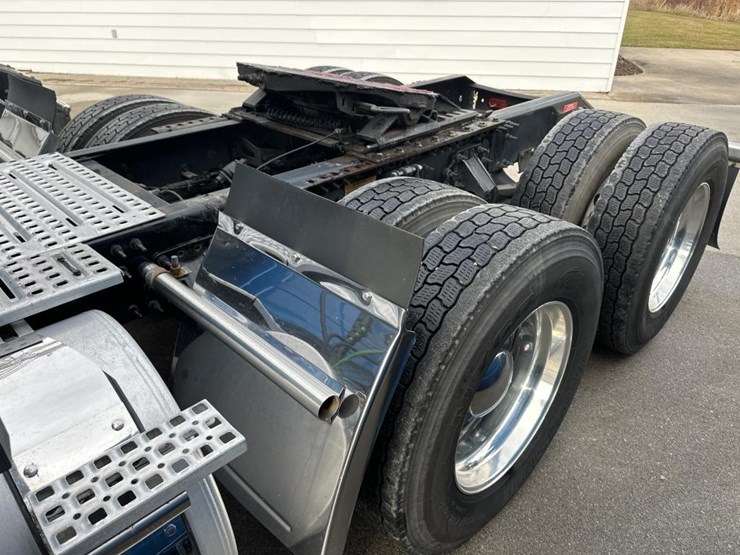 2022-volvo-10-image-14