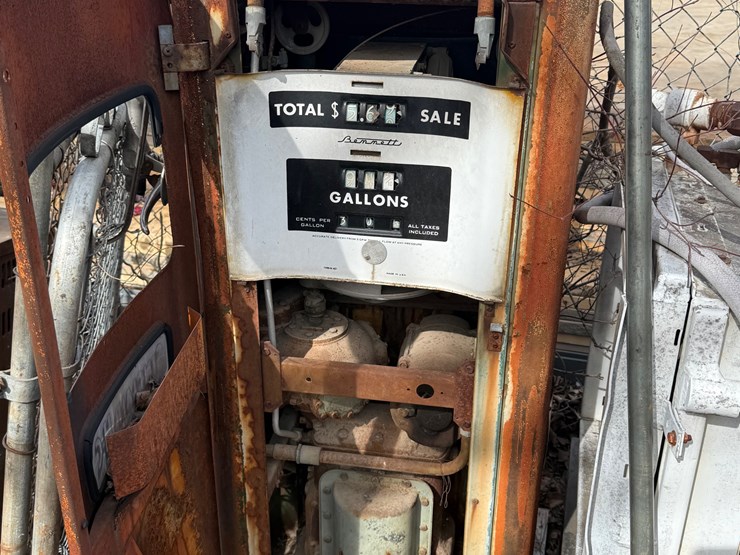 #13-•-bennet-gas-pump-image-2