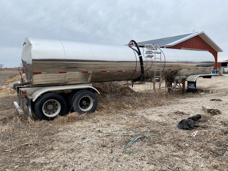 #540-•-2003-st+e-fab-insulated-6,200-gallon-tanker-trailer-(wi-title-in-delay)-(watertown,-wi)-image-6