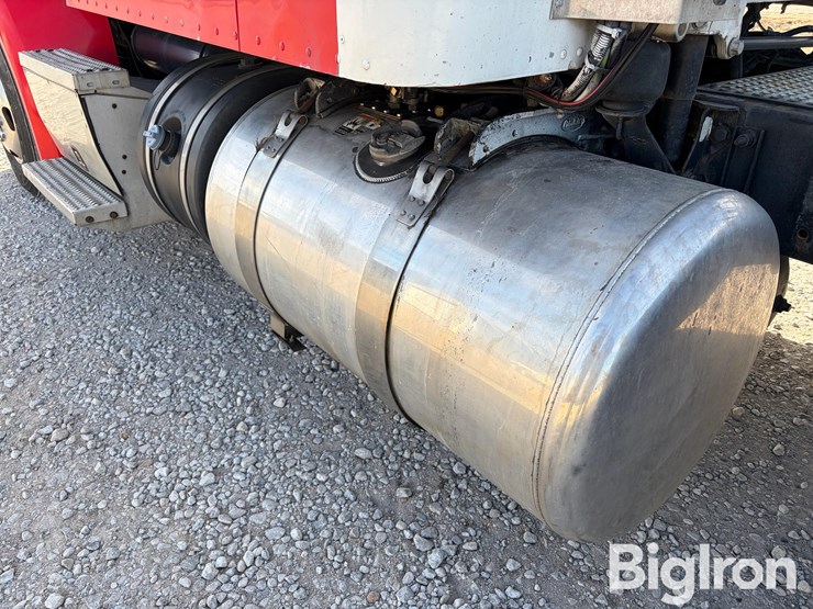 2016-peterbilt-579-image-13