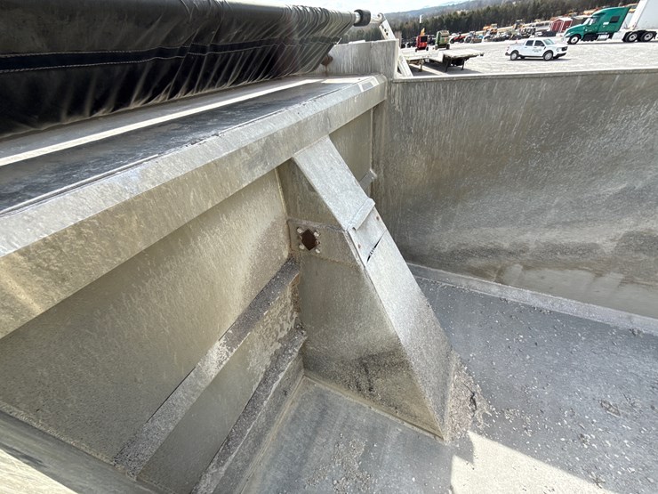 2017-mack-granite-gu713-image-38