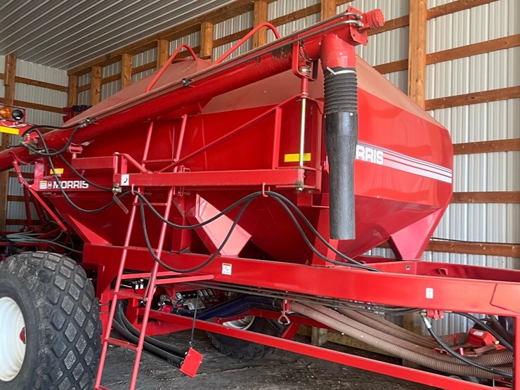 lot-10.-morris-air-seeder,-tow-between-with-10"-eagle-beaks,-new-seed-meter-unit,-pristine-condition,-always-shedded,-highly-maintained,-none-nicer-image-4