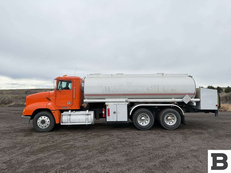 1993-freightliner-fld112-image-2