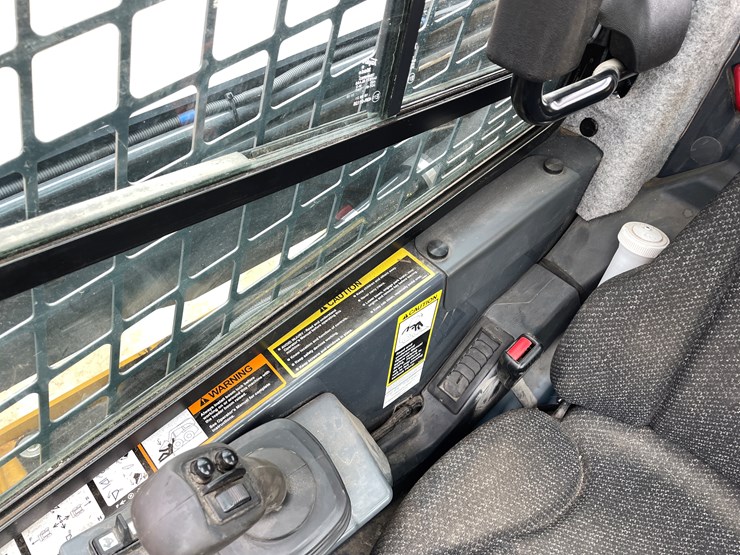 2019-john-deere-332-image-37